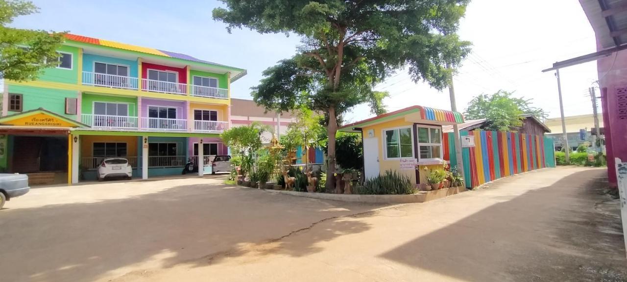 Rueangsrisiri Guesthouse 2 Сукотай Екстериор снимка