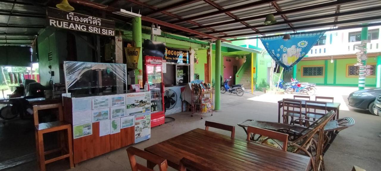 Rueangsrisiri Guesthouse 2 Сукотай Екстериор снимка