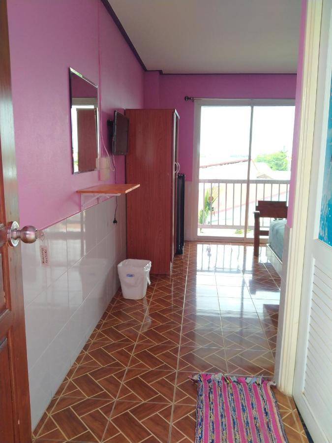 Rueangsrisiri Guesthouse 2 Сукотай Екстериор снимка