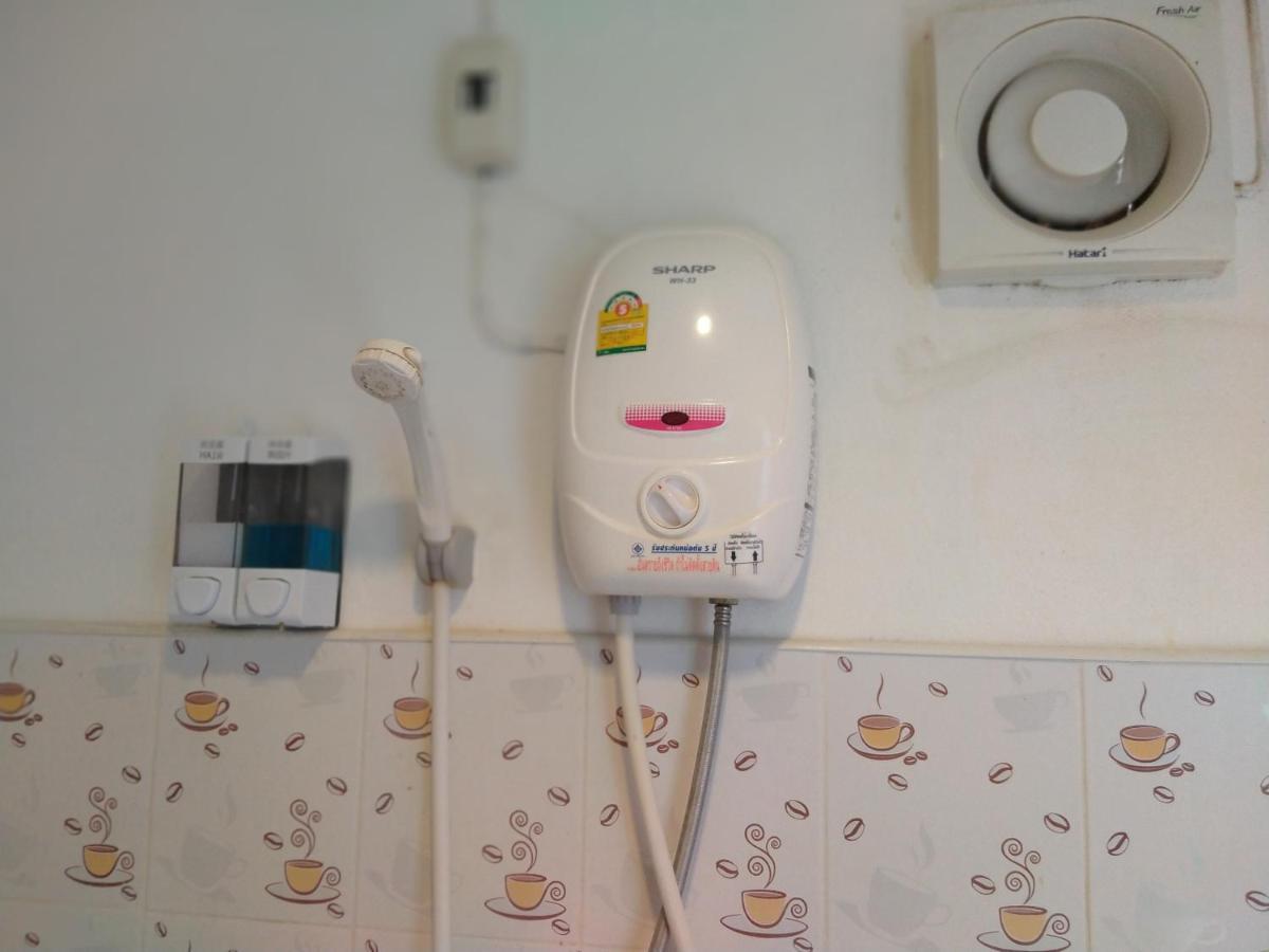 Rueangsrisiri Guesthouse 2 Сукотай Екстериор снимка