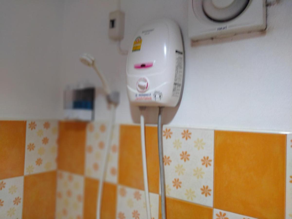 Rueangsrisiri Guesthouse 2 Сукотай Екстериор снимка