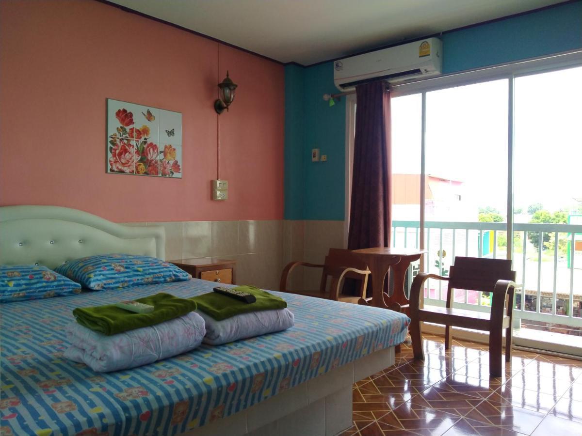 Rueangsrisiri Guesthouse 2 Сукотай Екстериор снимка