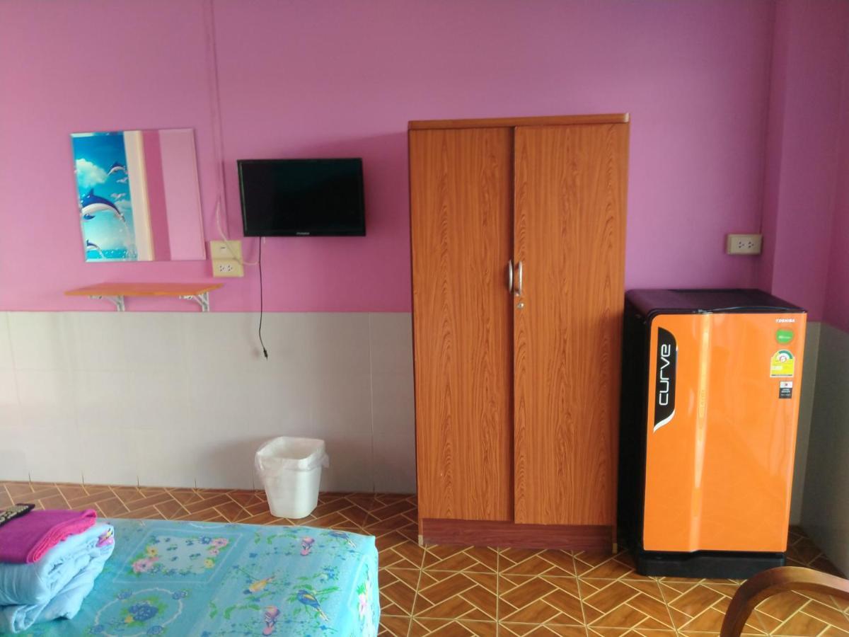 Rueangsrisiri Guesthouse 2 Сукотай Екстериор снимка