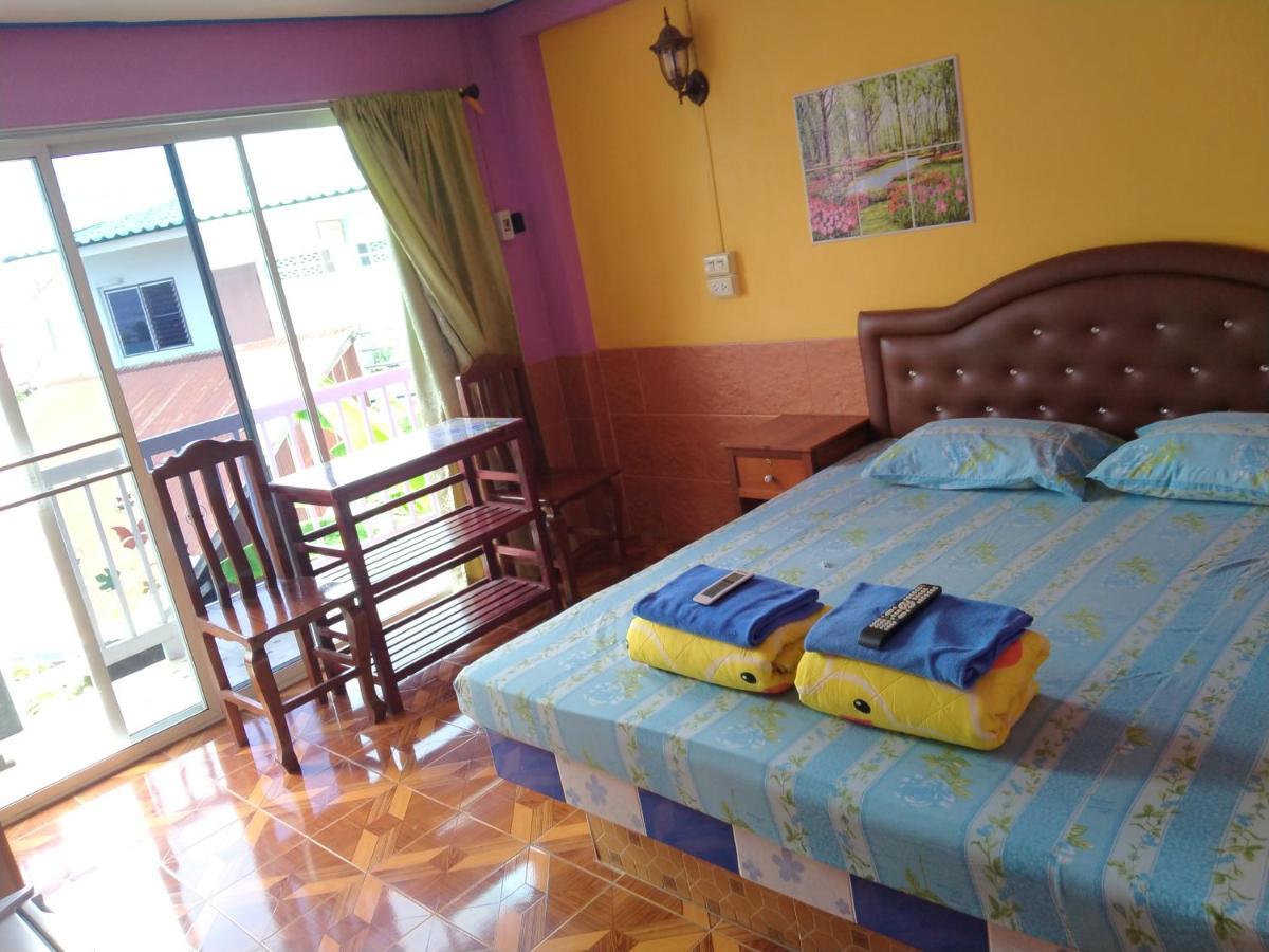 Rueangsrisiri Guesthouse 2 Сукотай Екстериор снимка