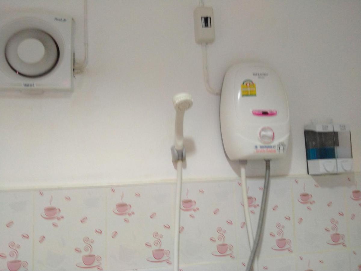 Rueangsrisiri Guesthouse 2 Сукотай Екстериор снимка