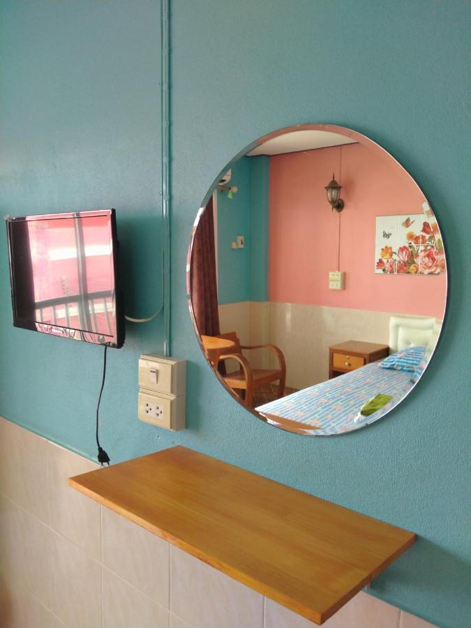 Rueangsrisiri Guesthouse 2 Сукотай Екстериор снимка