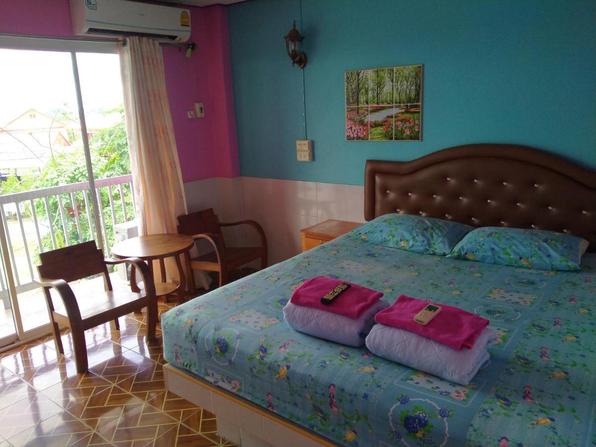 Rueangsrisiri Guesthouse 2 Сукотай Екстериор снимка