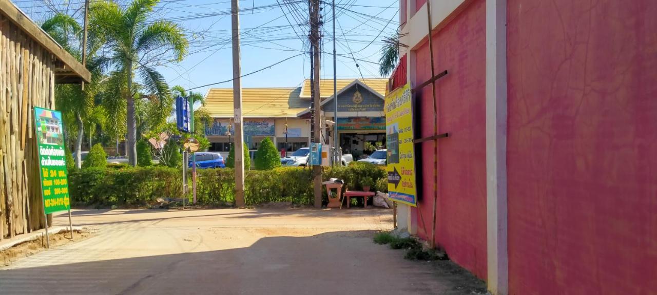 Rueangsrisiri Guesthouse 2 Сукотай Екстериор снимка