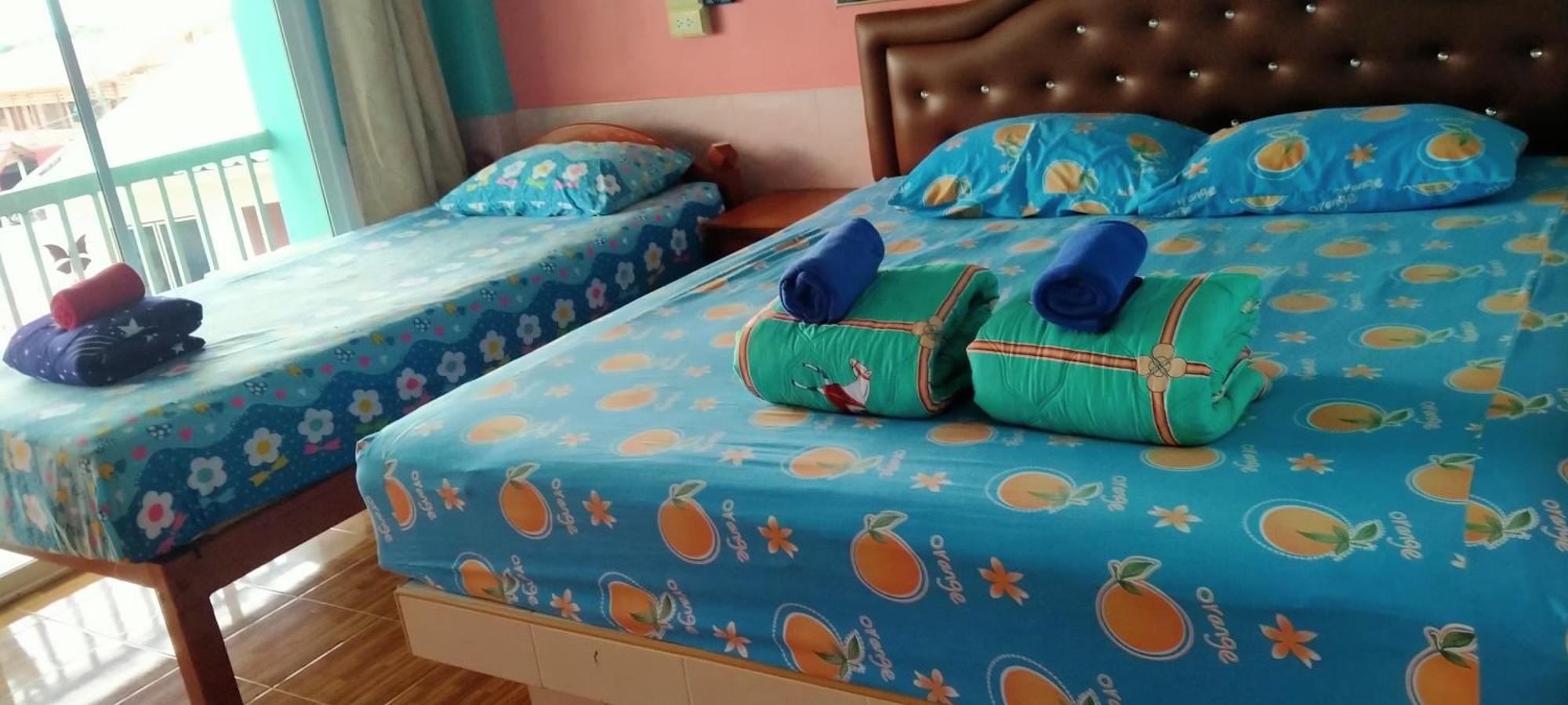 Rueangsrisiri Guesthouse 2 Сукотай Екстериор снимка