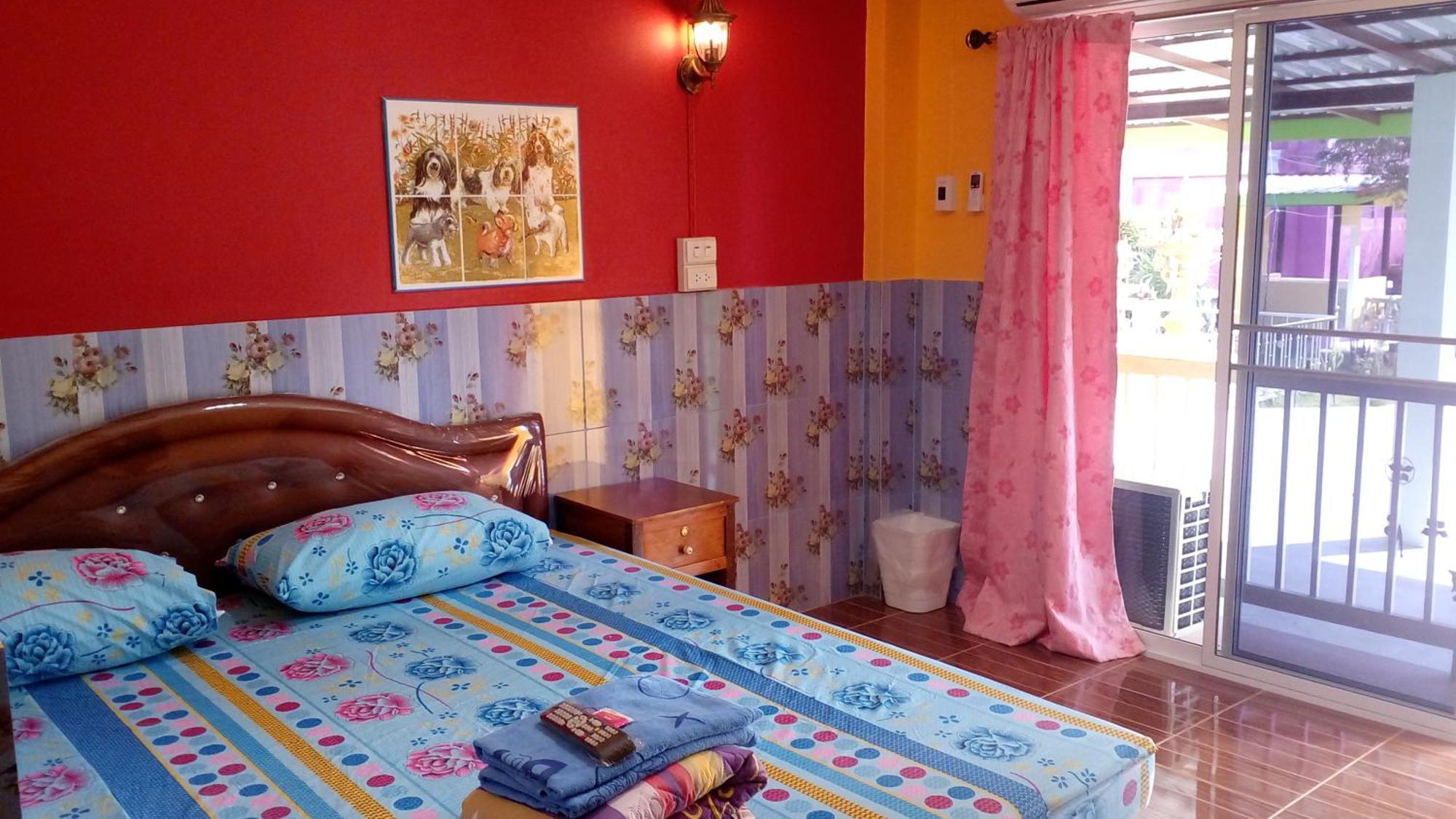 Rueangsrisiri Guesthouse 2 Сукотай Стая снимка