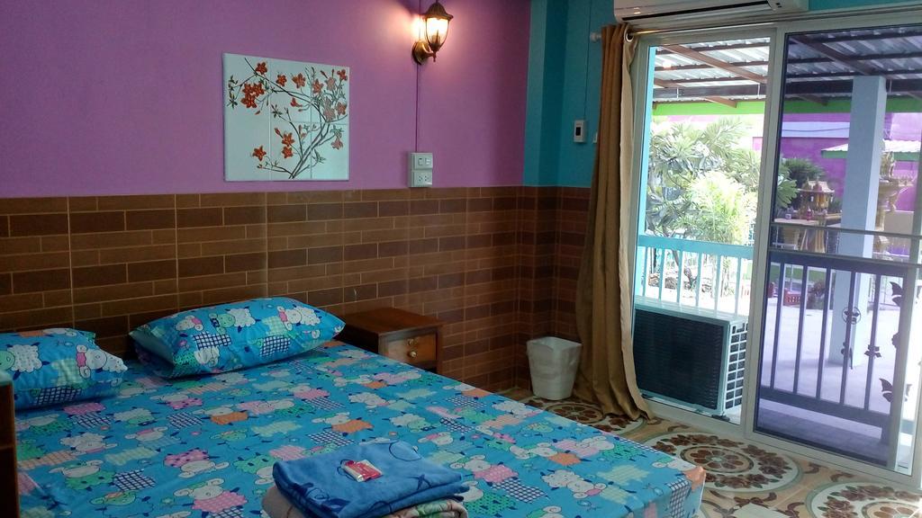 Rueangsrisiri Guesthouse 2 Сукотай Стая снимка