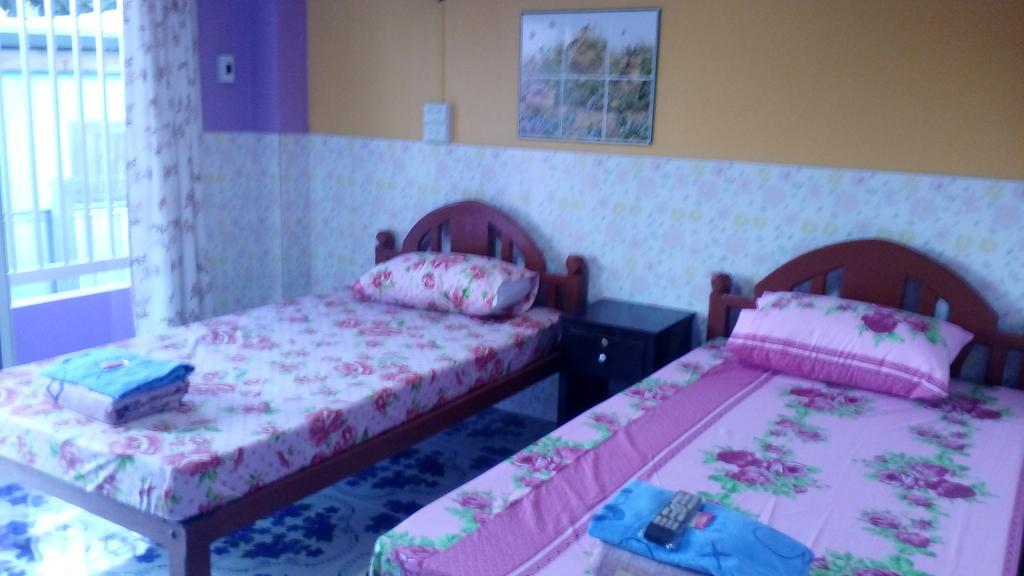 Rueangsrisiri Guesthouse 2 Сукотай Екстериор снимка