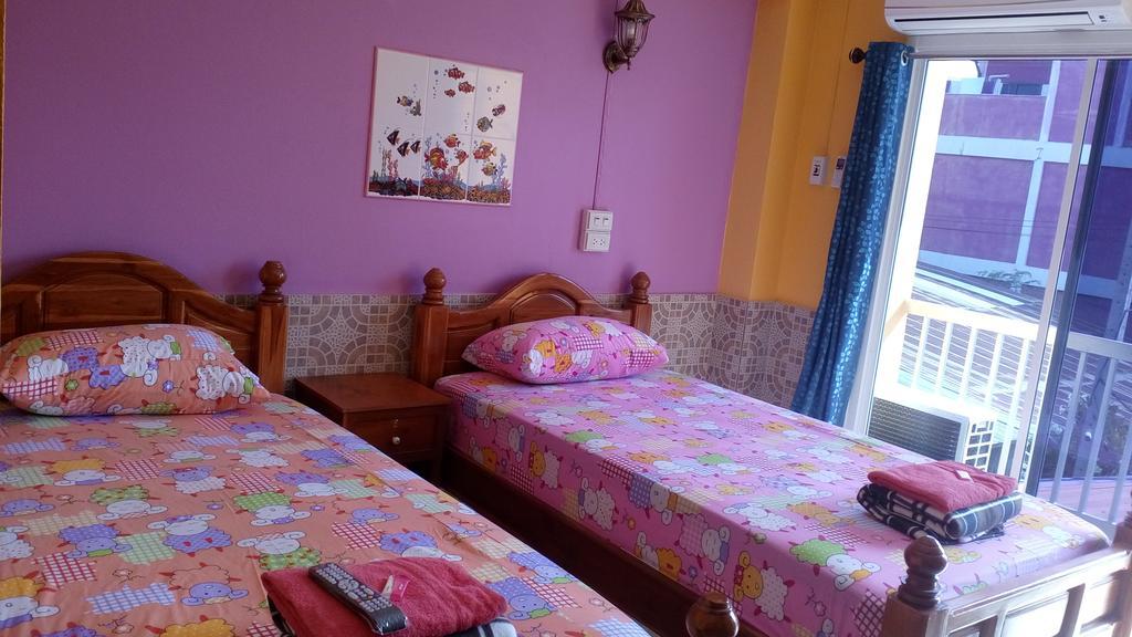 Rueangsrisiri Guesthouse 2 Сукотай Екстериор снимка