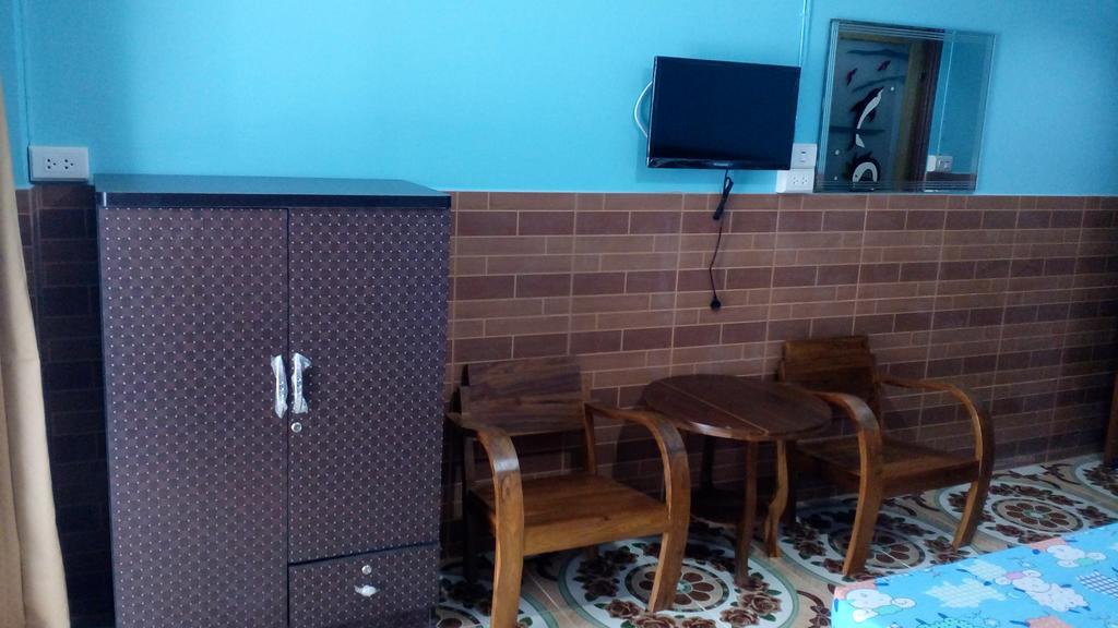 Rueangsrisiri Guesthouse 2 Сукотай Екстериор снимка
