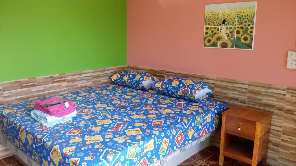 Rueangsrisiri Guesthouse 2 Сукотай Стая снимка