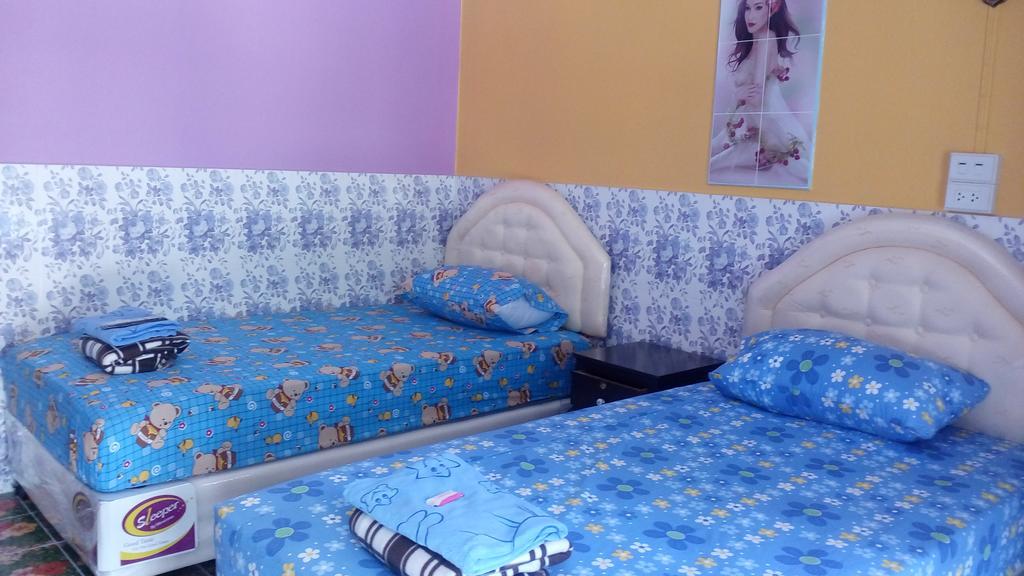Rueangsrisiri Guesthouse 2 Сукотай Екстериор снимка