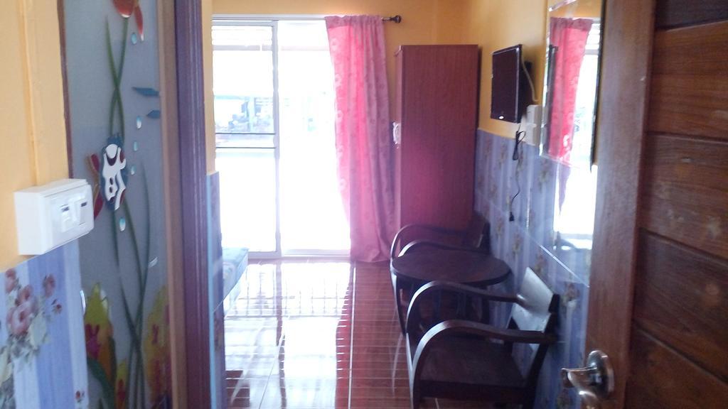 Rueangsrisiri Guesthouse 2 Сукотай Екстериор снимка