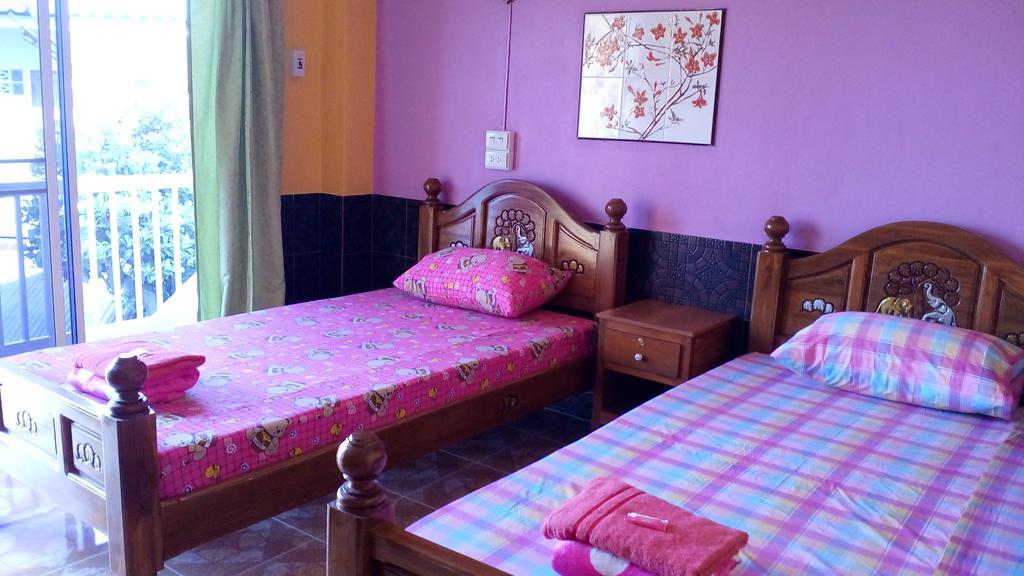 Rueangsrisiri Guesthouse 2 Сукотай Екстериор снимка