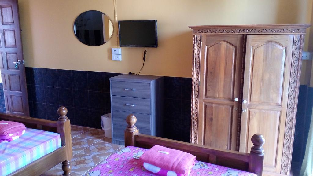 Rueangsrisiri Guesthouse 2 Сукотай Екстериор снимка
