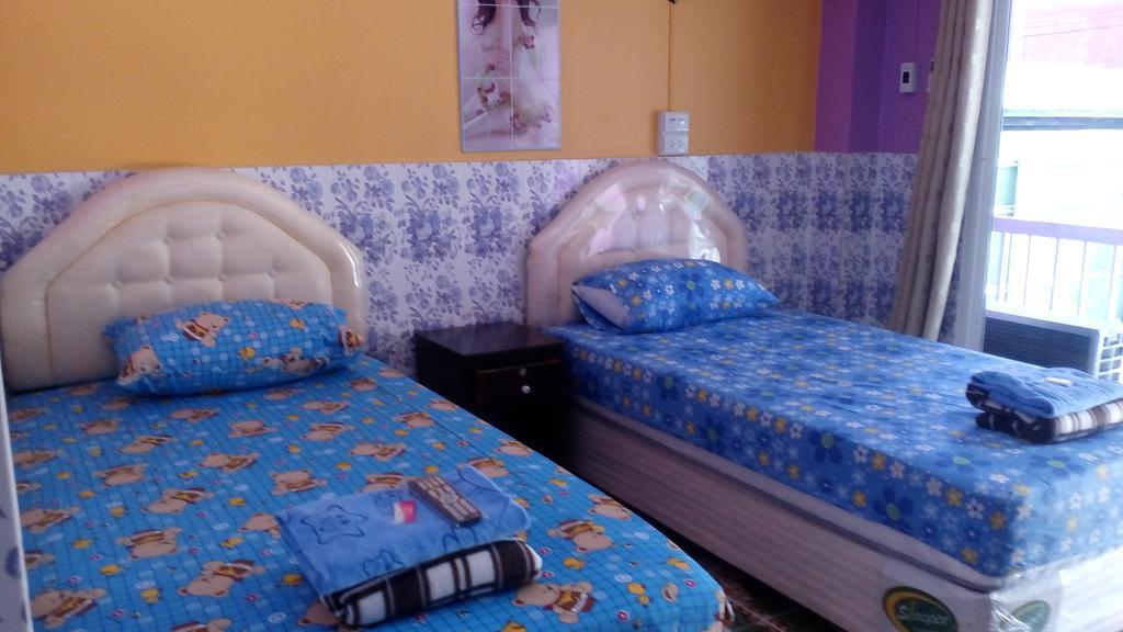 Rueangsrisiri Guesthouse 2 Сукотай Екстериор снимка