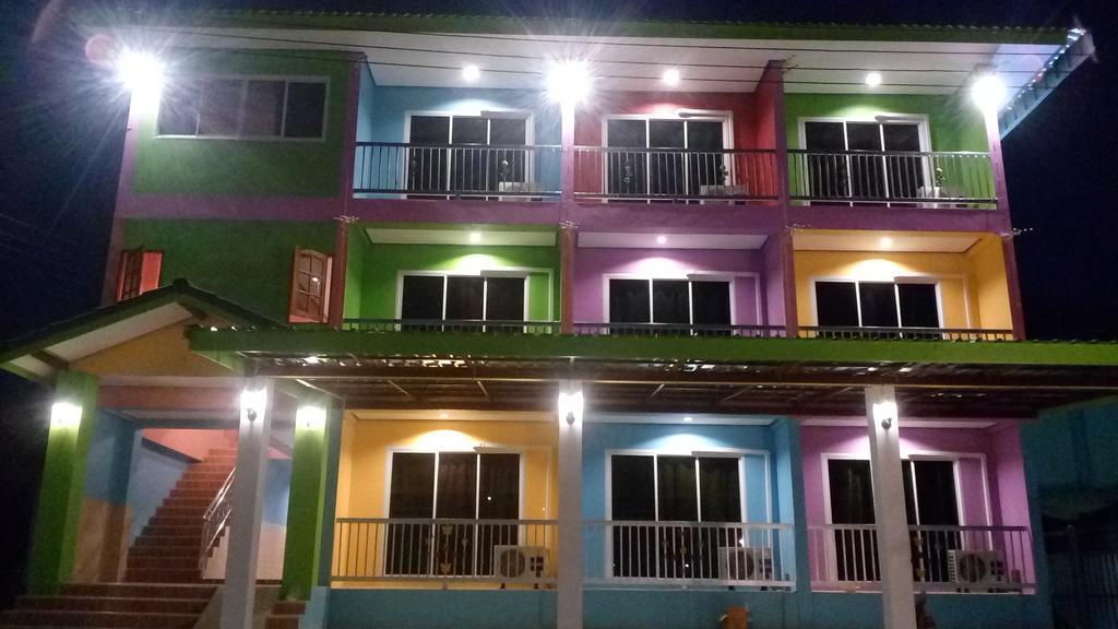 Rueangsrisiri Guesthouse 2 Сукотай Екстериор снимка