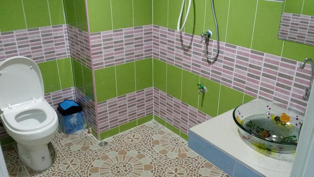 Rueangsrisiri Guesthouse 2 Сукотай Екстериор снимка