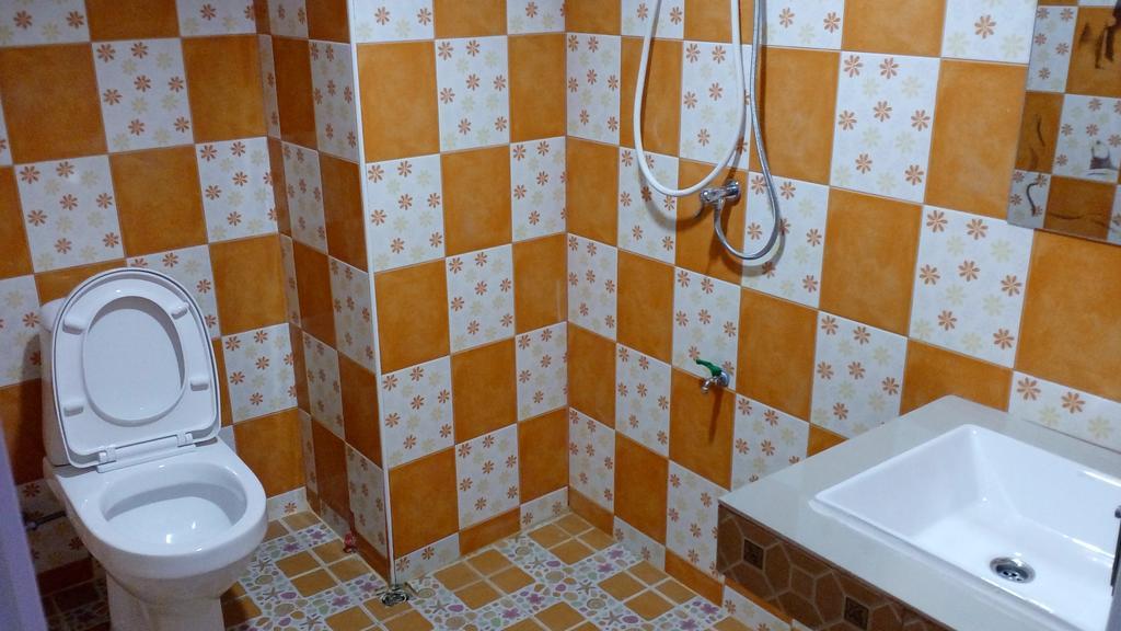 Rueangsrisiri Guesthouse 2 Сукотай Екстериор снимка