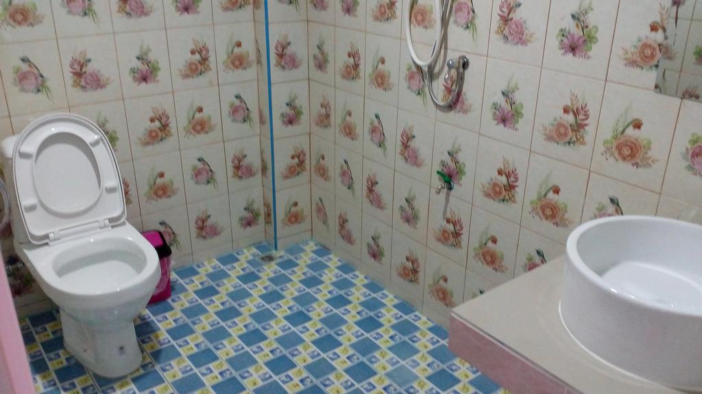 Rueangsrisiri Guesthouse 2 Сукотай Екстериор снимка