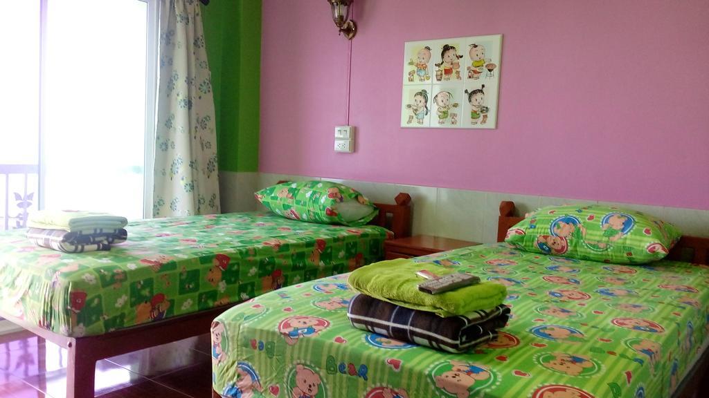 Rueangsrisiri Guesthouse 2 Сукотай Екстериор снимка