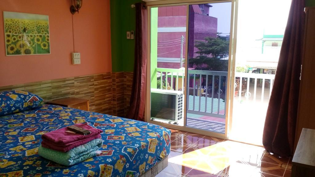 Rueangsrisiri Guesthouse 2 Сукотай Екстериор снимка
