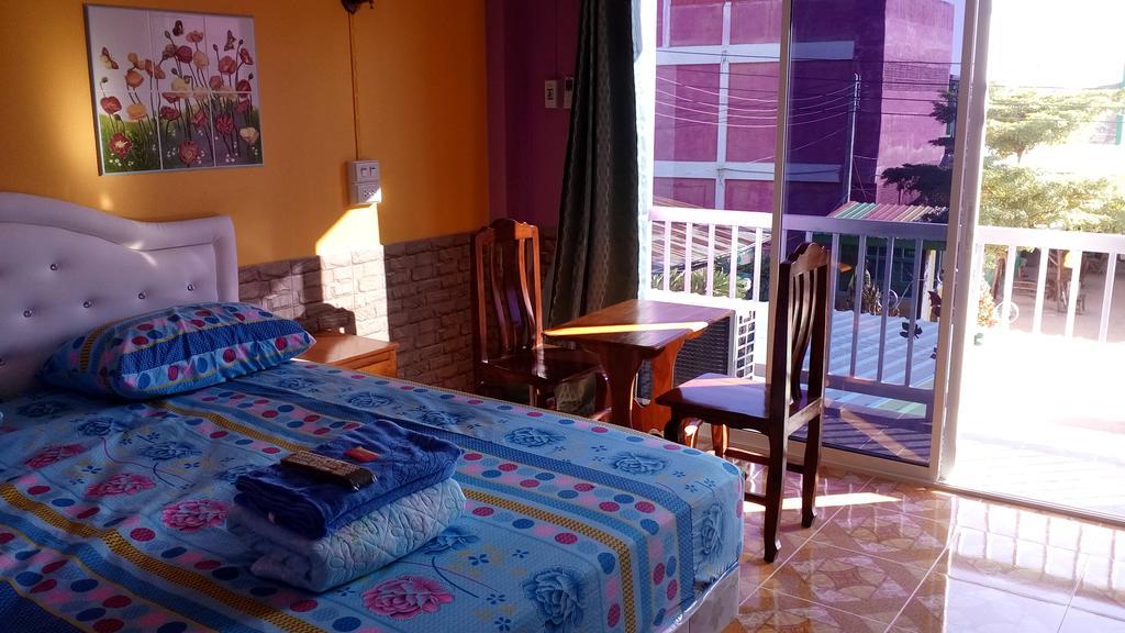 Rueangsrisiri Guesthouse 2 Сукотай Екстериор снимка